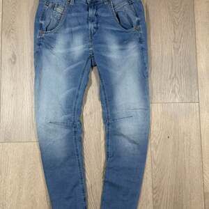 DIESEL Fayza-Ne Jogg Jeans Women's W23 Twisted Whiskers Faded Blue